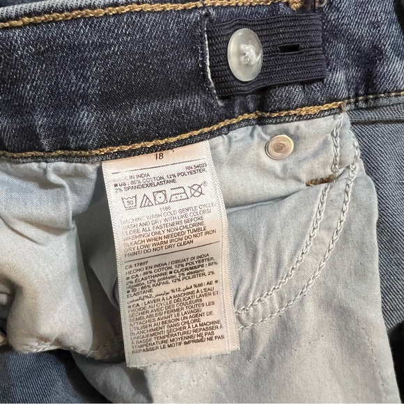 Old Navy Karate Slim Built in Flex Max Distressed Denim Jeans Kids size 18 - Picture 5 of 10